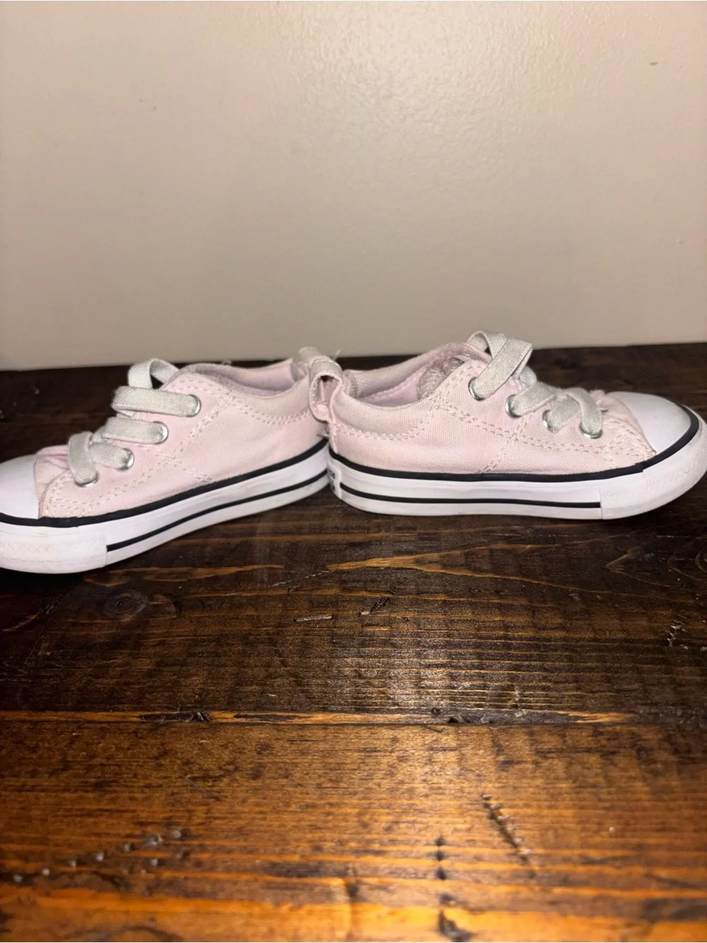 Converse Toddler Pink Low Top Sneakers size 5